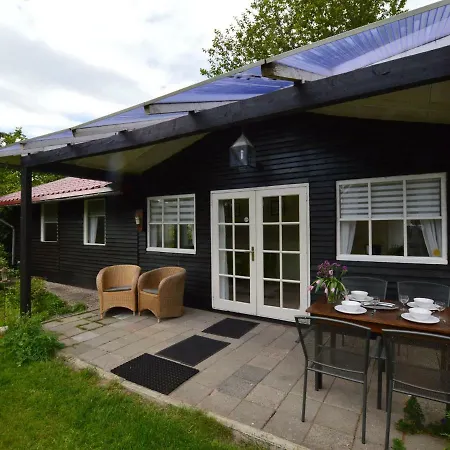 Vakantiehuis Cozy Holiday In With Garden